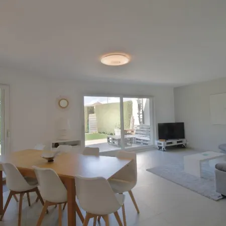 Holiday home Pretty Terraced House With Garden Level In *
