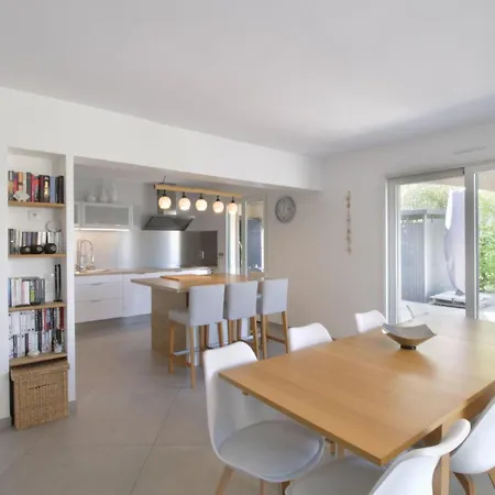 Pretty Terraced House With Garden Level In Holiday home *