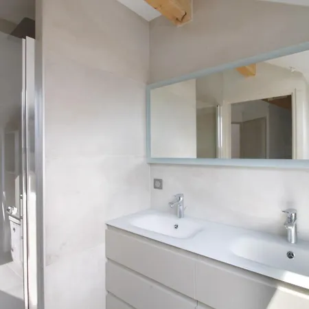 Pretty Terraced House With Garden Level In * 엑스레뱅