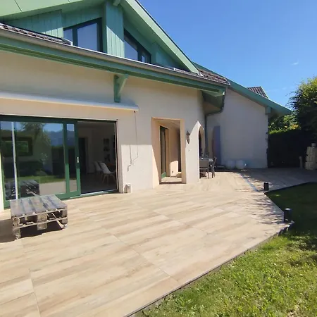 Pretty Terraced House With Garden Level In